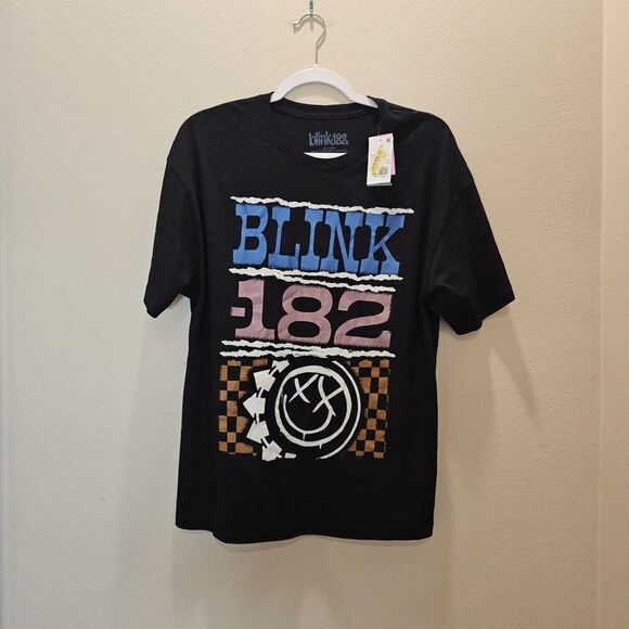 NWT Blink 182 Men's T-Shirt Size Small - Picture 1 of 3